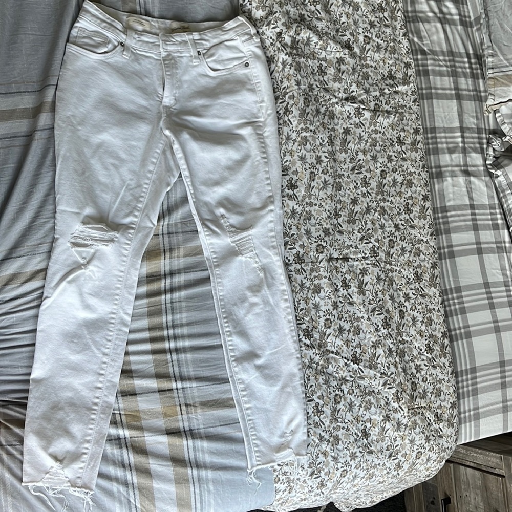 Universal Thread white jeans ripped